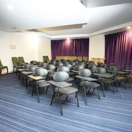 Parkside Plaza Muscat Hotel Luaran gambar