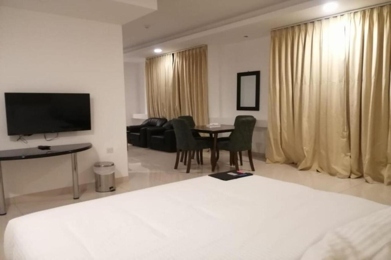 Parkside Plaza Muscat Hotel Luaran gambar