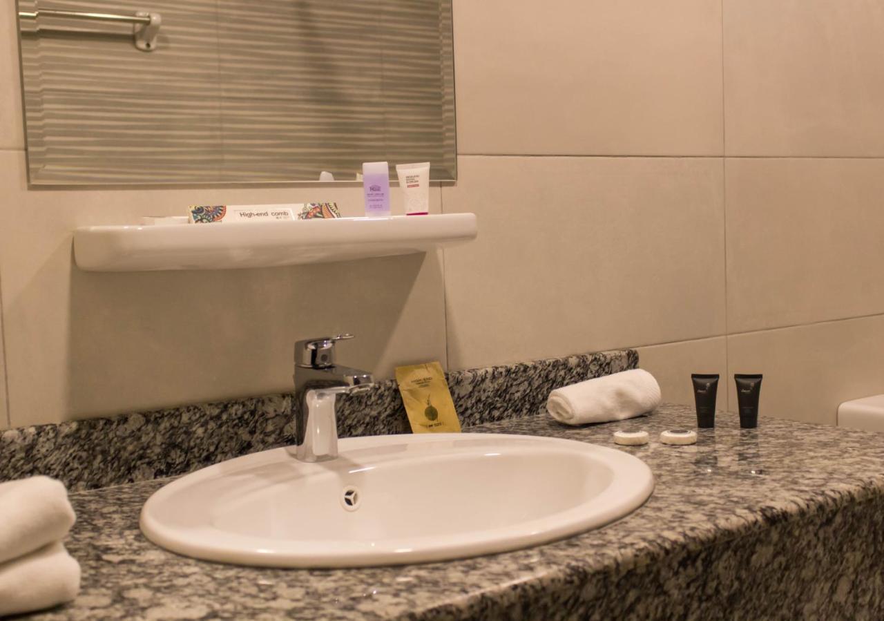 Parkside Plaza Muscat Hotel Luaran gambar