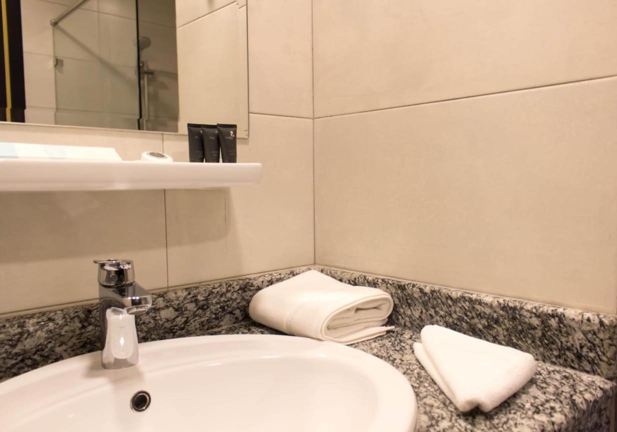 Parkside Plaza Muscat Hotel Luaran gambar