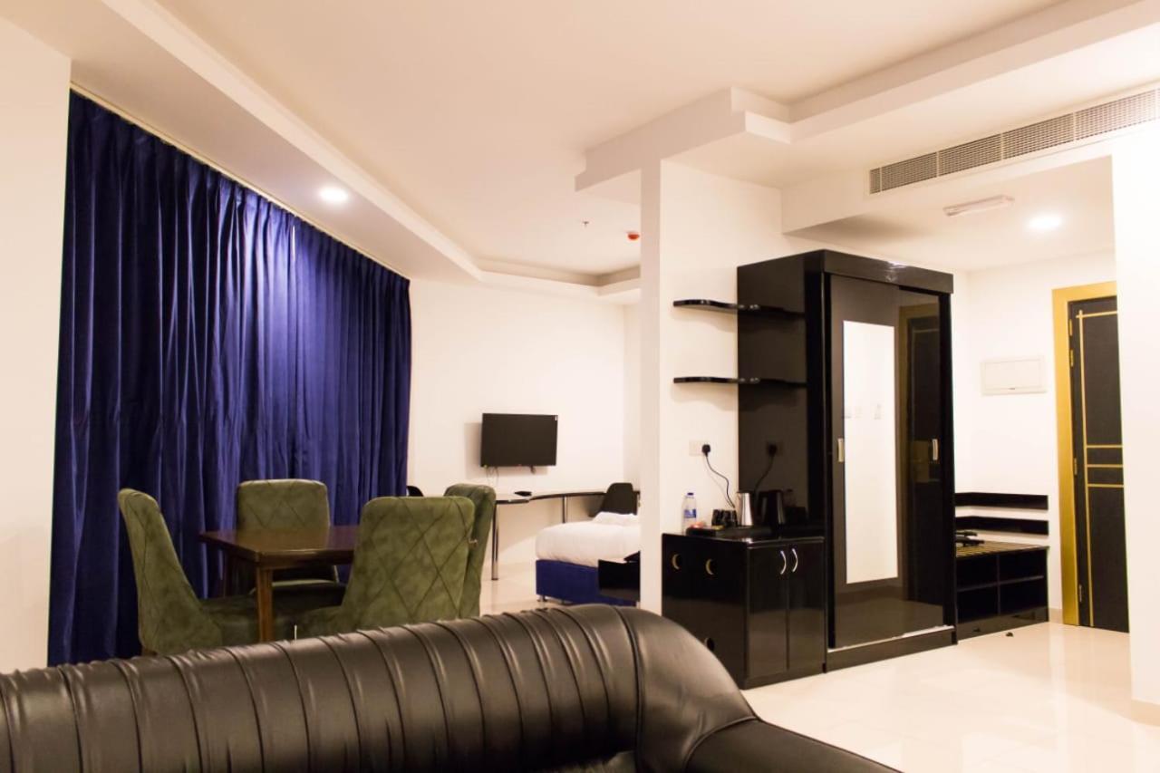 Parkside Plaza Muscat Hotel Luaran gambar